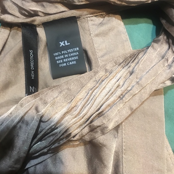 Beautiful satin ladies blouse - Picture 4 of 4